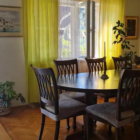 Wine Garden Old With Large Terrace Apartment