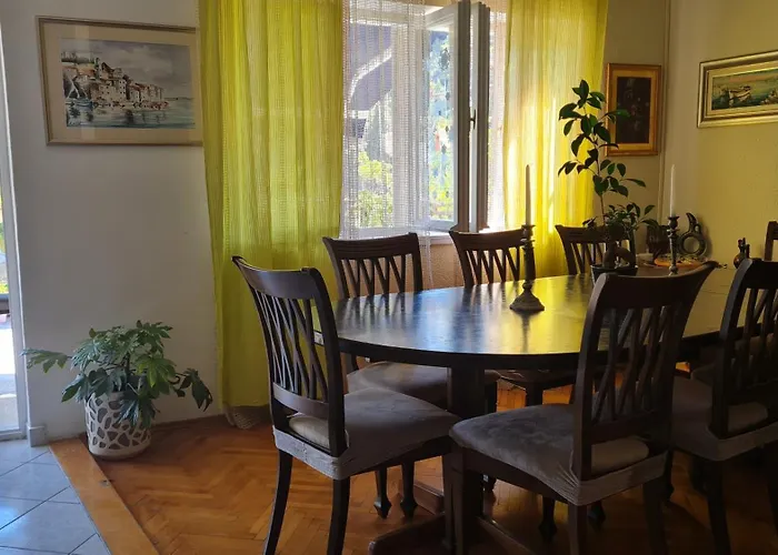 Wine Garden Old Apartment